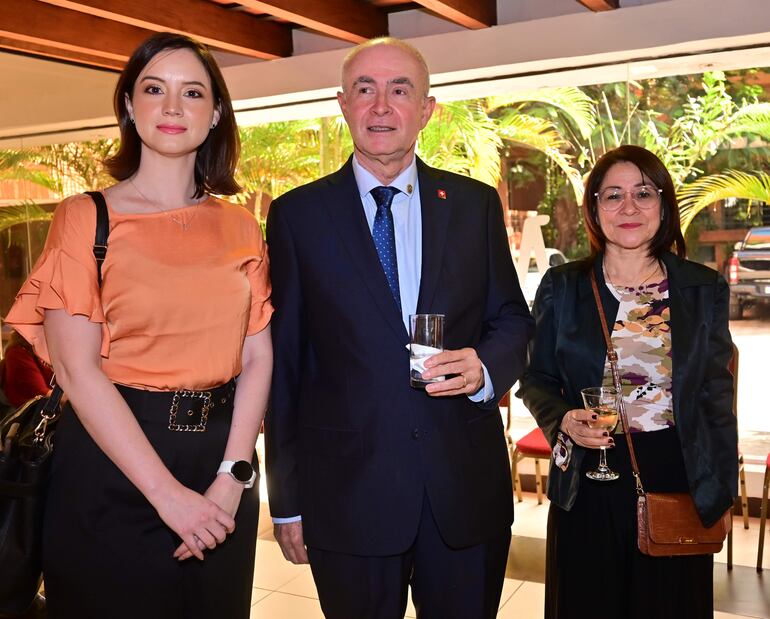 Valerie Hurard, Claude Hurard y Clotilde Bartholet.