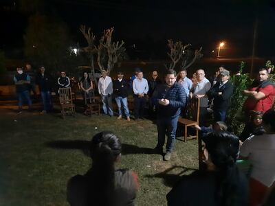 El diputado Roque Sarubbi sin cumplir con los protocolos sanitarios participa de una reunión politica en Caazapá