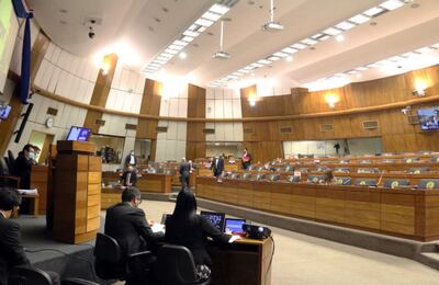 Debido a que Hacienda no transfiere aún   G. 4.808 millones  a las organizaciones de  bomberos,  por falta de rendición,  Diputados aprobaron ayer  un “aporte especial”  de G. 5.000 millones.