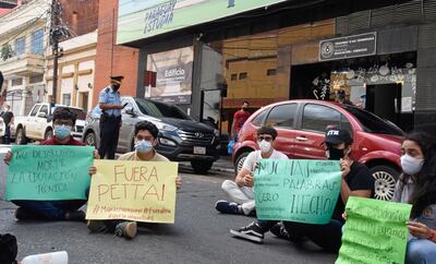 Estudiantes del CTN exigieron ayer la renuncia del ministro de Educación, Eduardo Petta.