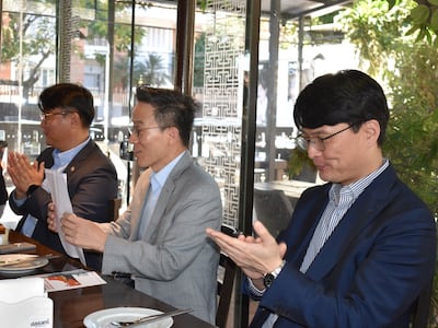 Kim Jiman, agregado político y económico de la embajada de Corea en Paraguay; Yoon Chan-sik, embajador y
Kang Myung Jae, director de Kotra.