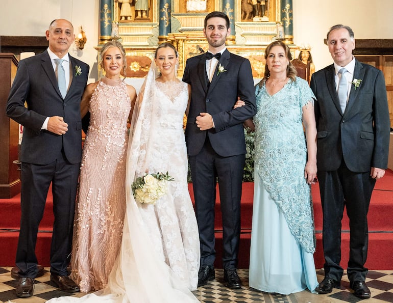 Los padrinos Germán Alberto Fretes Morínigo y María Liliana Vierci Alvarez; Carmen Natividad Perito de Galeano y Juan Arístides Galeano Ayala.