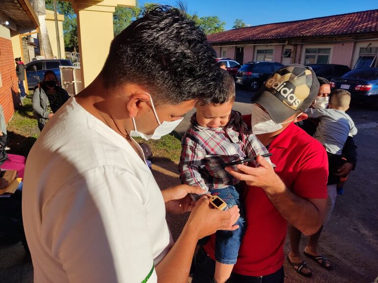 Desde temprana horas se inició la recepción en el Hospital Regional de Paraguarí, de los pacientes menores de edad