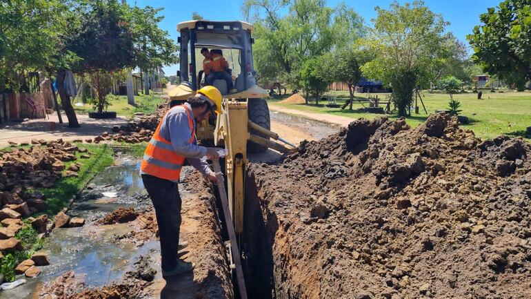 Continúan las excavaciones para el alcantarillado sanitario.