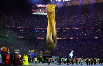 Una escena de la ceremonia de inauguración del Mundial de Qatar 2022 de ayer en el estadio Al Bayt, en Al Khor, donde desfilaron las mascotas de las anteriores ediciones de la Copa del Mundo.