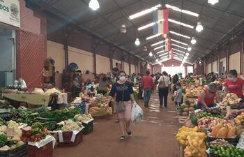 La feria permanente de Ciudad del Este abre en horario especial para las compras de Año Nuevo.