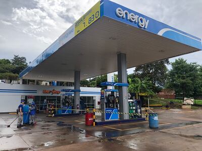 Una de las pocas gasolineras que se adhirió al paro en la tarde de este jueves en Ciudad del Este.