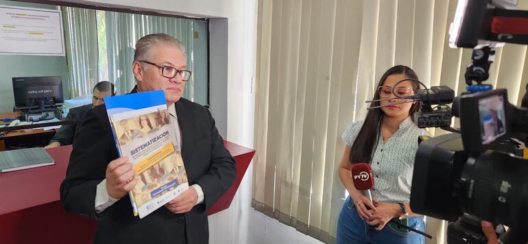 Presentación de investigación sobre el caso Metrobús al nuevo Fiscal General del Estado.