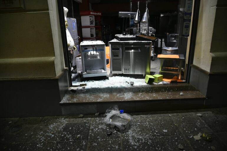 El local de Pérez Ramírez, sobre la calle Palma, en el microcentro asunceno, sufrió los actos de vandalismo y saqueo. 