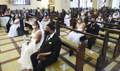 Nueve bodas simultáneas en la Catedral