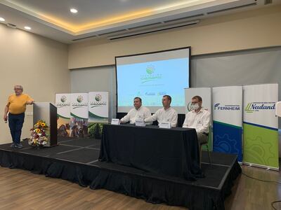 Lanzamiento de Ideagro, el objetivo es desarrollar investigaciones en la áreas de cultivo, carne, sector lácteo y desarrollo de  denominación de origen. En la foto: (izq) Luis Bonetto, Norbert Dueck, Sebastian Bolt y Lenard Dyck. (der)
