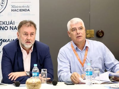 Juan Ernesto Villamayor, Benigno López y Arnoldo Wiens durante la reunión del Equipo Económico.