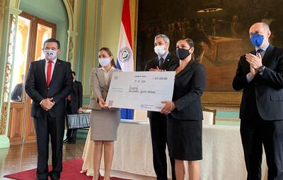 El ministro Eduardo Petta (izq.) acompaña a Mario Abdo y al embajador de la UE, Paolo Berizzi.