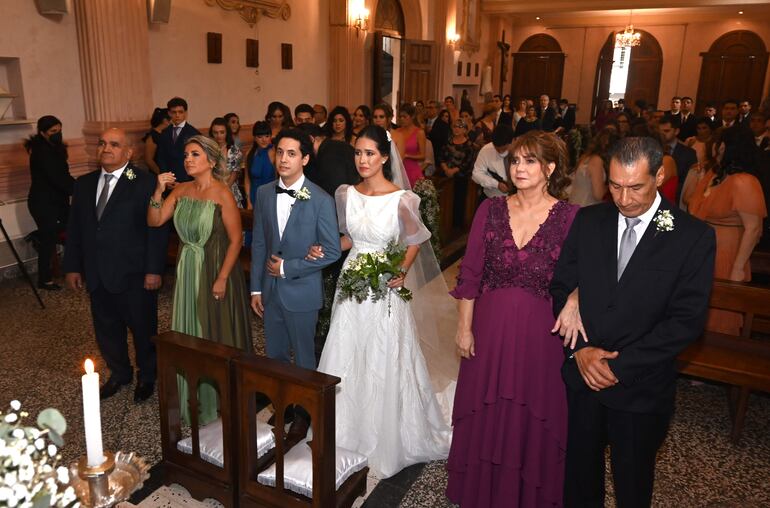 Fueron los padrinos de los novios Silverio Báez y Sonia Báez Gamarra; Gloria Duarte López y Luis Carlos Servín Zárate. 