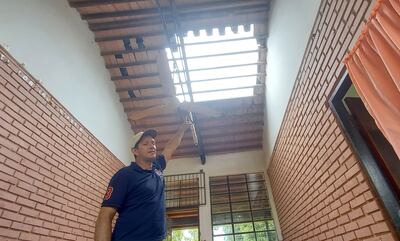 El techo de la escuela 800, “Porfirio Chamorro”, de Caaguazú, se está viniendo abajo.