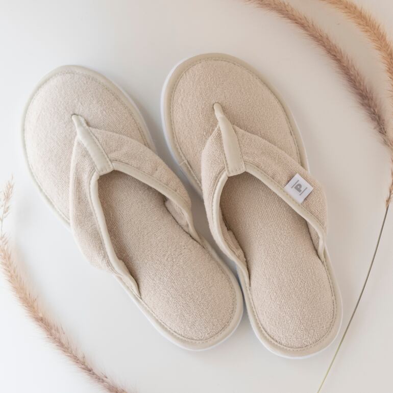 Suaves zapatillas para andar en casa.