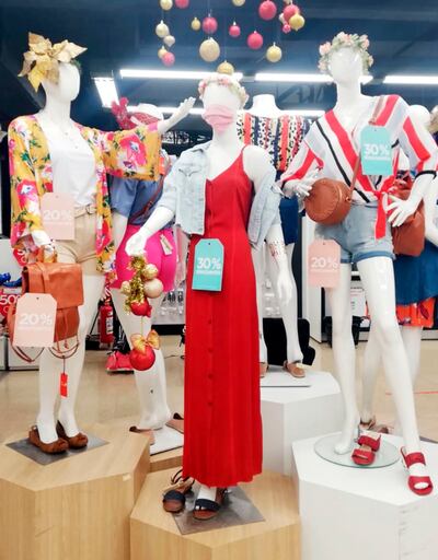 Para mujer, hay descuentos en las marcas Alice, Tiare, Susan Miller y L’Exclusif.