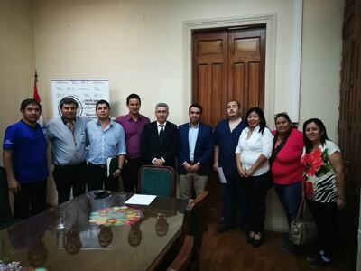 Funcionarios del Hospital de Clínicas suspenden huelga tras acuerdo con Hacienda.