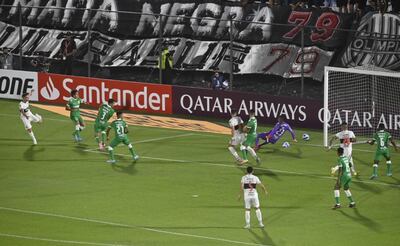 Remate de Alejandro Silva para convertir el primero de Olimpia