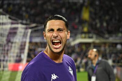 Rolando Mandragora, mediocampista italiano de la Fiorentina, celebra la clasificación de su equipo a la final de la Copa Italia 2023.