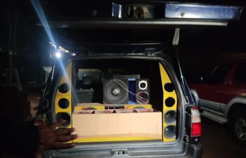 Camioneta con el equipo de sonido con el que el demorado molestaba a los vecinos.