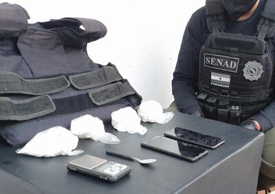 Las cuatro porciones de cocaína junto con otras evidencias halladas en el departamento obran en poder de la Senad.