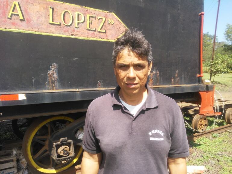 Eladio Martínez, jefe de operaciones de la estación Empalme Pacucua de Ferrocarriles del Paraguay S.A. (Fepasa).