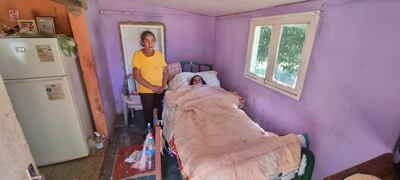 Luciana Domínguez y su hijo, Silvio Domínguez, piden a las autoridades que les pueda asistir con kits de víveres e insumos medicinales.