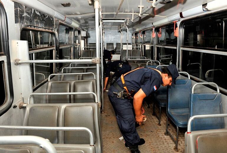 La Policía promete un exhaustivo control a los móviles de los grupos de hinchas organizados que asistirán al superclásico de hoy.