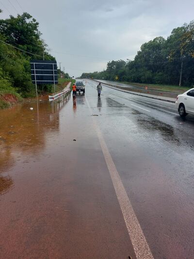 Eusebio Ayala: denuncian agua acumulada en plena ruta