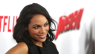 La actriz Rosario Dawson, que se unirá a la película sobre "La mansión embrujada".