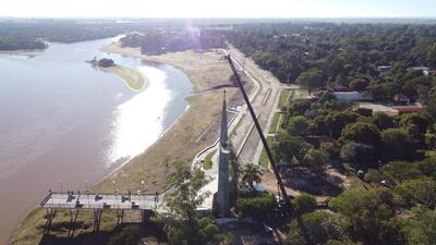La Cruz de Cristo se levantó en el muelle de la Costanera de Villa Florida.