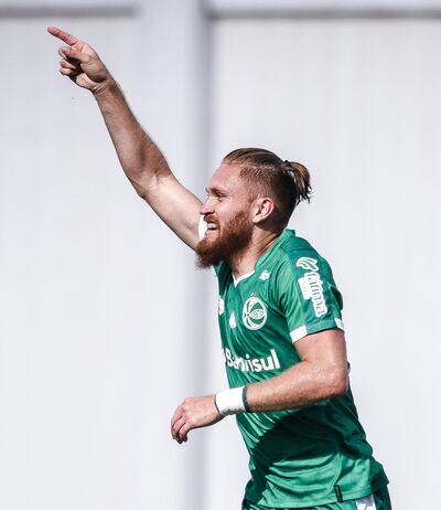 Isidro Pitta celebra su primer gol anotado para Juventude de Brasil.
