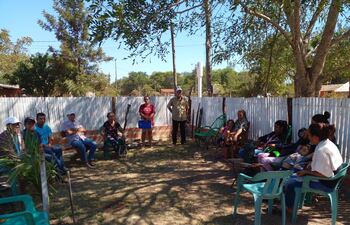 Los vecinos se mantienen en permanente reunión para evitar el despojo de sus terrenos.