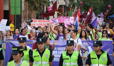Luego de la marcha por el Día Internacional de la Mujer y la lectura del manifiesto, el festival fue en homenaje a Catunga Pereira (1942-2023).