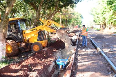 La construcción de la costanera de Ciudad del Este se centra en el sistema subterráneo de cableado.