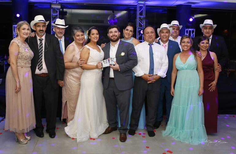 Elena González, Miguel Sánchez, Daniela Bettini, Hernan Bettini, Renato Bettini, Taio y Oscar Bettini, junto a los novios.