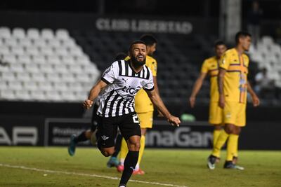 Antonio Bareiro festeja el gol que le dio la victoria a Libertad