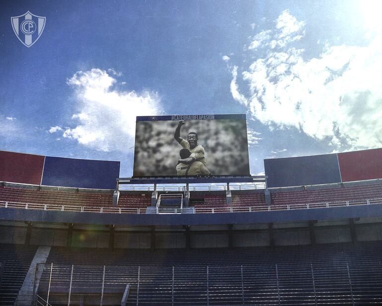 El homenaje de Cerro Porteño a Pelé en La Nueva Olla de Asunción.