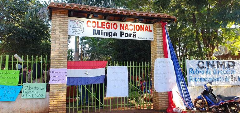 La medida de fuerza fuer levantada tras un acuerdo entre padres de familia y autoridades educativas.