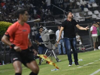 Julio César Cáceres durante el clásico más añejo contra Guaraní por la undécima jornada del torneo Apertura 2022.