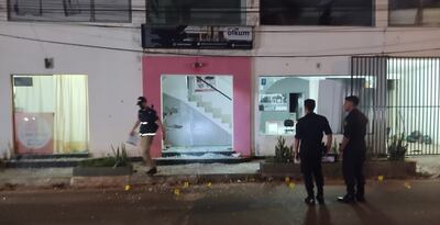 Personal de Criminalística levanta evidencias tras la balacera.