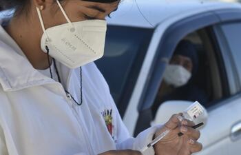 Vacunación antiCovid en la Costanera de Asunción