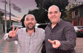 El candidato electo a diputado cartista por Central, Orlando Arévalo y “Mingo” Quiñónez (d), según un afiche de propaganda electoral de las últimas internas partidarias de la ANR.