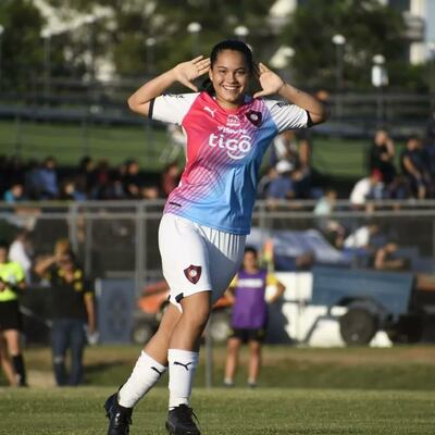 Karen Carballo, la delantera azulgrana, fue figura de la jornada y una de las goleadoras del torneo.