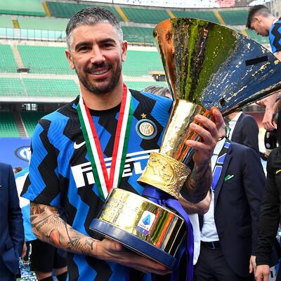 Aleksandar Kolarov anunció su retiro del fútbol