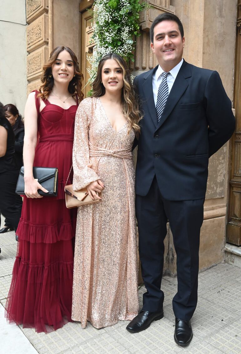 Marian Villalba, Aleli Pavón y Denis Urquhart.