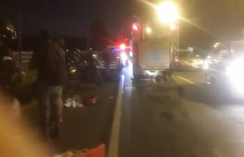 Dos agentes del Grupo Lince resultaron heridos en un accidente de tránsito en Itauguá. Fotos de Milcíades Alonso.