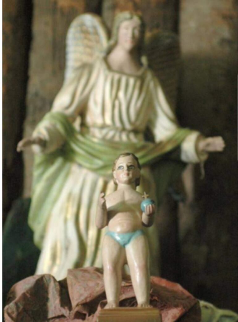 El Niño Jesús de año nuevo es el que está parado; el de navidad está acostado.