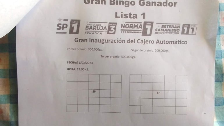 Gran inauguración del cajero automático construido con recursos municipales. El cartón del bingo promociona a los candidatos de la lista 1.